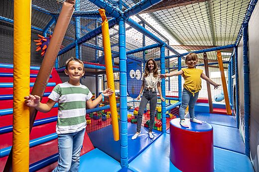Estructura de juegos interior para ni�os en el camping CAPFUN Cenic en PENESTIN (56).