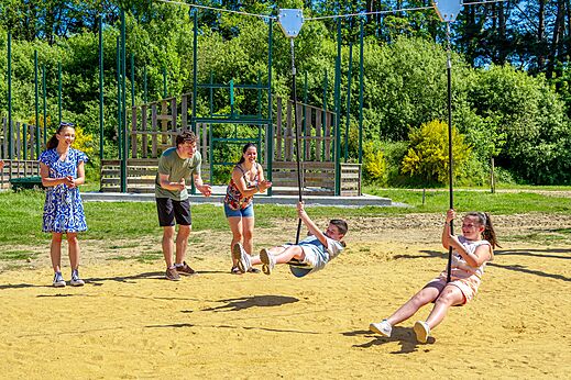 Doble tirolina para niños y familia en CAPFUN Cenic en PENESTIN (56).