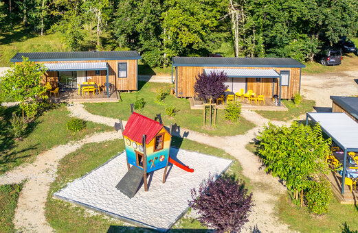Casas m�viles y zona de juegos, vista a�rea, camping VAGUES OCEANES Chataigneraie.