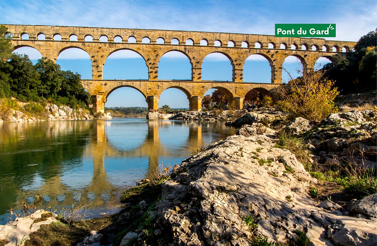 Pont du Gard, majestuoso acueducto romano, para visitar cerca de Nimes en Occitania.