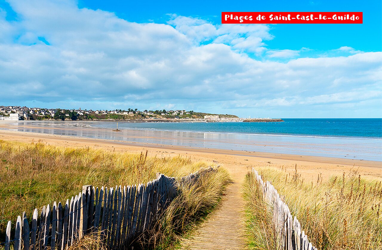 Playa de arena fina y sendero costero en Saint-Cast-le-Guildo, Breta�a.