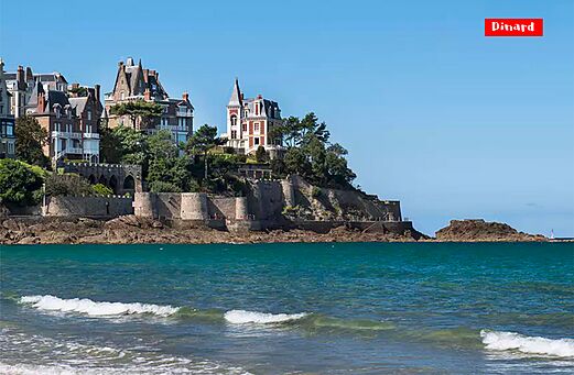 Villas históricas en la costa de Dinard, una encantadora ciudad para visitar en Bretaña.