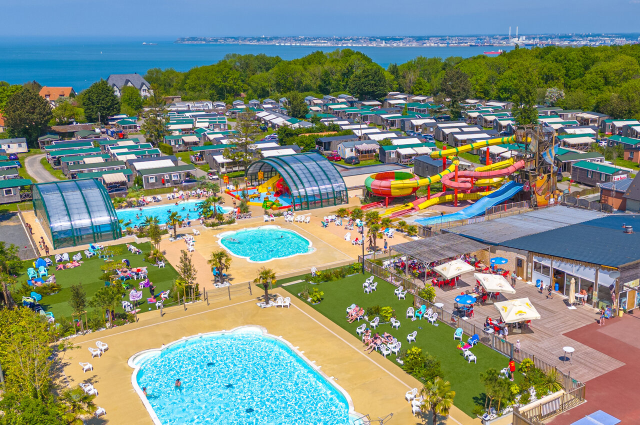 Camping CAPFUN Chateau d'Arvid en Villerville (14): piscinas, toboganes, alojamientos.