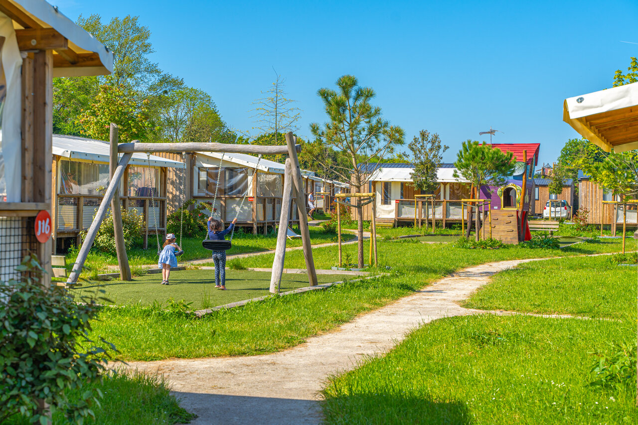 Juegos ni�os en el camping CAPFUN Chateau d'Arvid en Villerville (14).