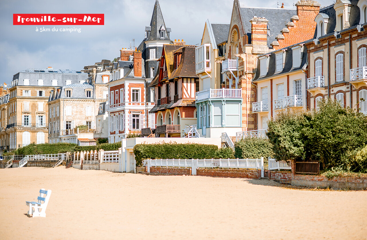 Playa de Trouville-sur-Mer y sus villas hist�ricas, para visitar cerca del camping.