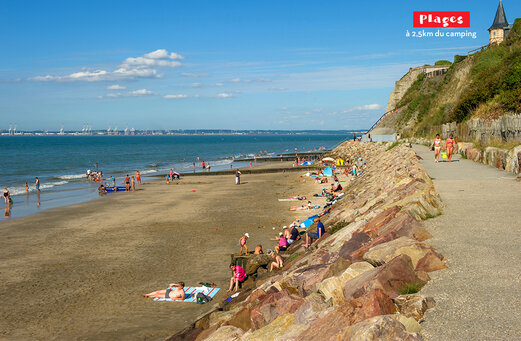 Playa de arena, ba�istas y mar en CAPFUN Chateau d'Arvid, Villerville.