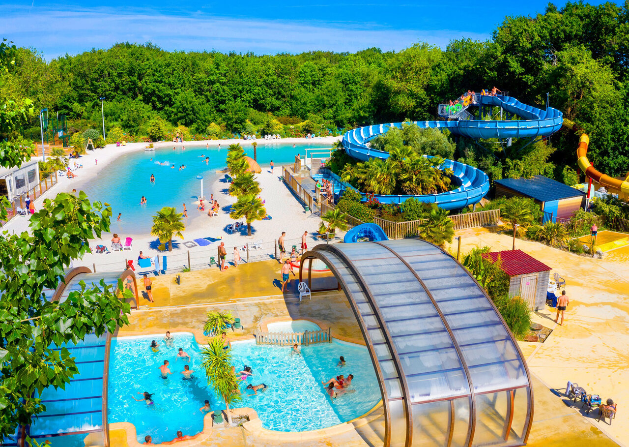 Piscinas, toboganes acu�ticos y laguna en el camping CAPFUN Ch�nes en Medis/Royan (17).