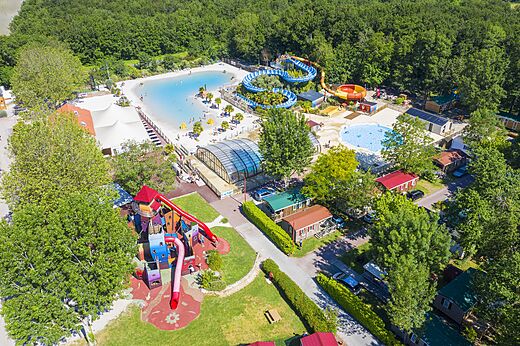 Piscina, toboganes acuáticos, zona de juegos CAPFUN Chênes Medis/Royan (17).