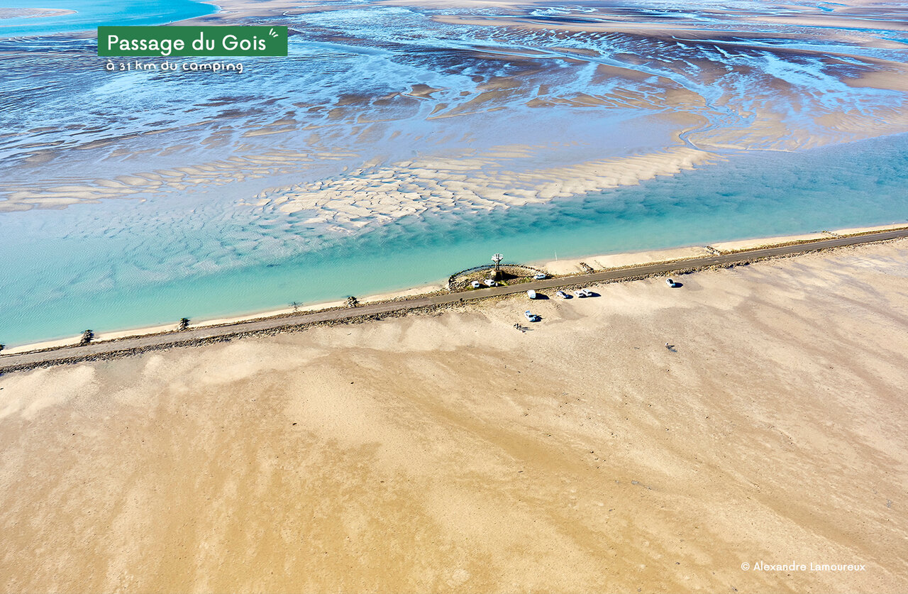 Paso del Gois, calzada sumergible entre Beauvoir-sur-Mer y la isla de Noirmoutier.