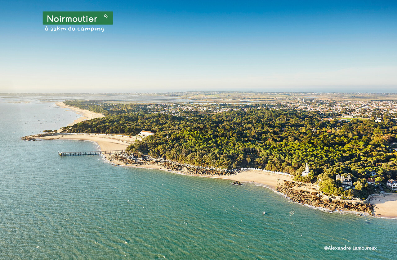 Vista a�rea de la isla de Noirmoutier, sus playas y bosques costeros.