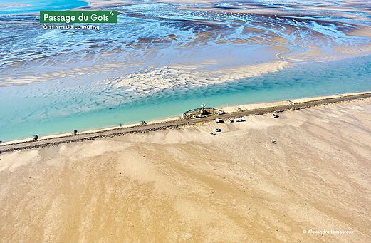 Paso del Gois, carretera sumergible única en Vendée, cerca de Noirmoutier.