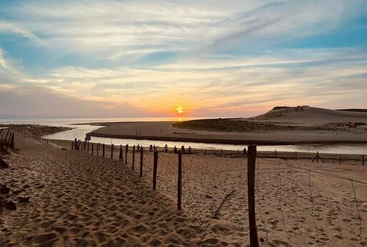 Playa, puesta de sol en el camping VAGUES OCEANES Les Cigales en Moliets-Plage (40).