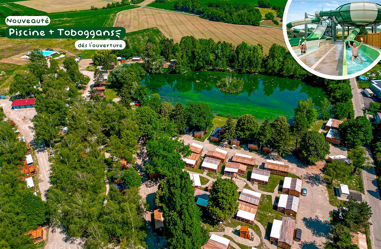 Piscina toboganes, vista a�rea camping CLICOCHIC Au Clair Ruisseau Gerstheim (67).
