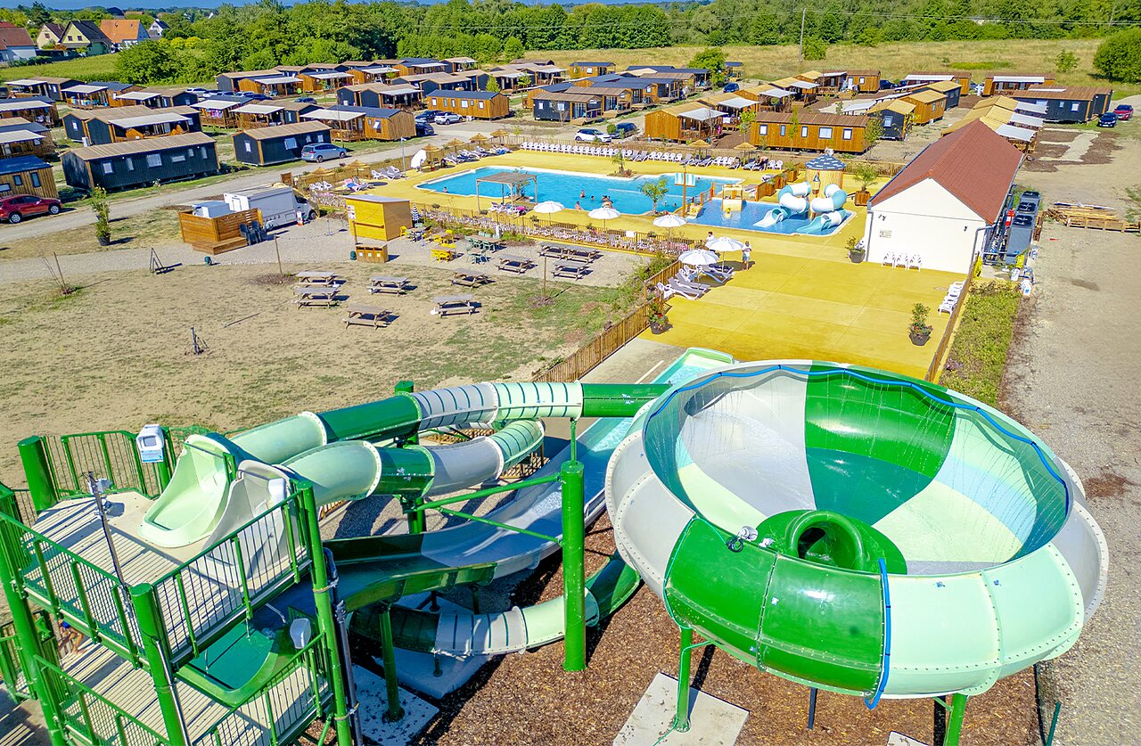 Toboganes acu�ticos y piscina exterior camping CLICOCHIC Au Clair Ruisseau Gerstheim (67).