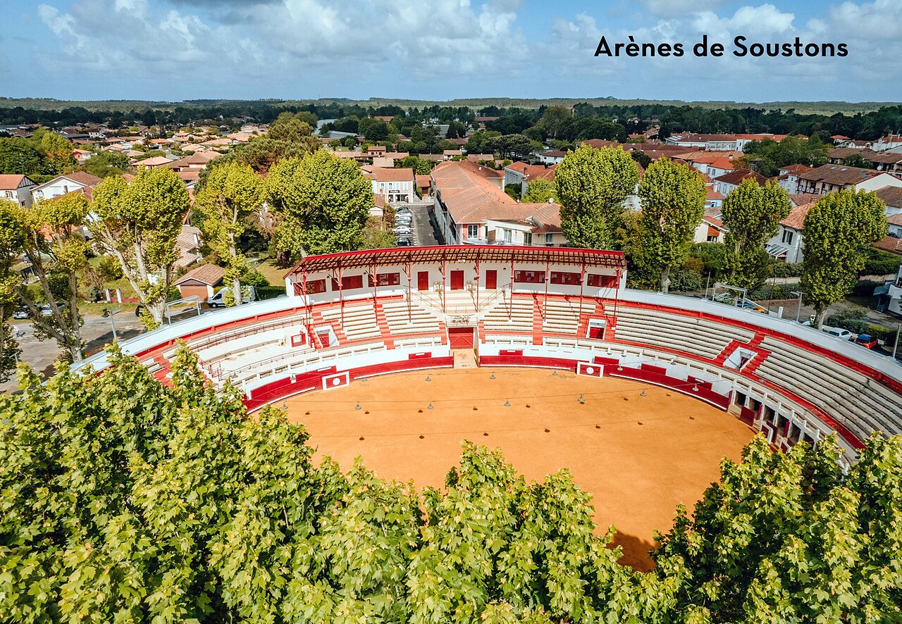 Plazas de toros de Soustons, monumento hist�rico cerca de Tosse, Landas.