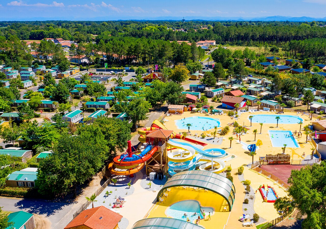 Parque acu�tico, toboganes, piscinas y mobil-homes en camping CAPFUN Clown Oc�an en TOSSE (40).