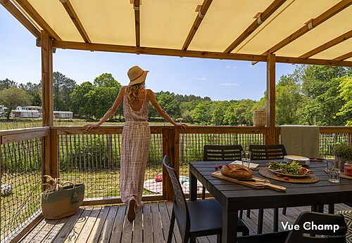 Terraza de Mobil-home, mesa de comedor, vista natural, CAPFUN Clown Oc�an TOSSE.