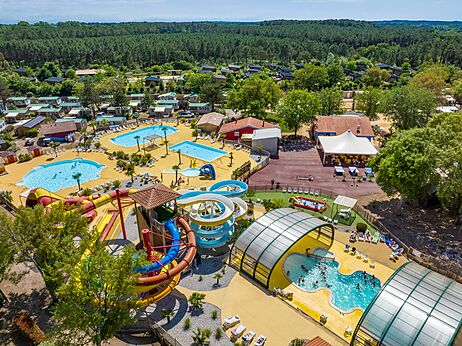 Parque acu�tico con toboganes gigantes y piscinas en el camping CAPFUN Clown Oc�an en TOSSE (40).