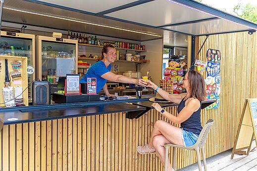 Bar camping, servicio bebidas en VAGUES OCEANES Coq Hardi en Cassy-Lanton.