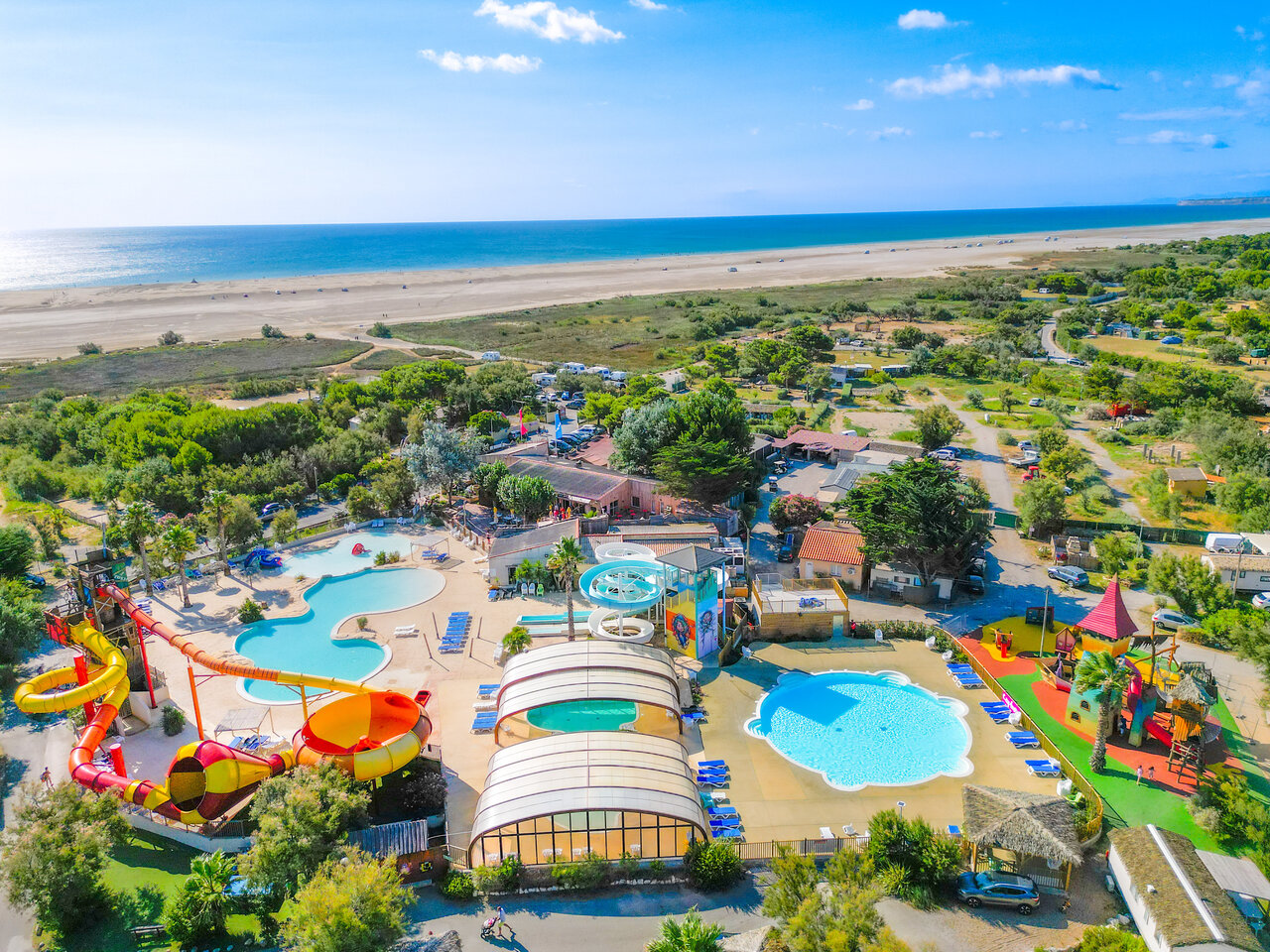 Piscina, toboganes en el camping CAPFUN C�te Vermeille en PORT LA NOUVELLE (11).