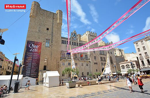 Centro histórico de Narbonne con el Palacio de los Arzobispos, lugar para visitar.