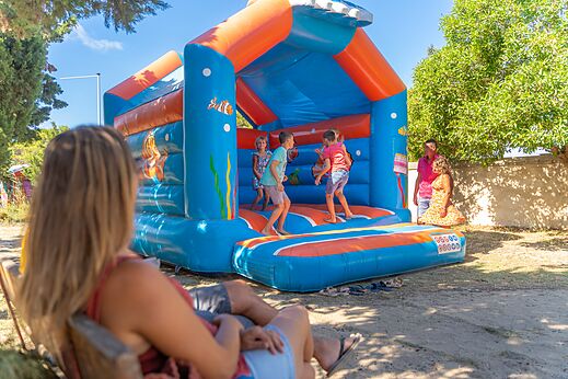 Castillo hinchable para niños en el camping CAPFUN Côte Vermeille en PORT LA NOUVELLE.