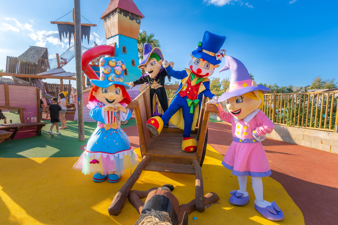 Mascotas y juegos infantiles en el camping CAPFUN C�te Vermeille : Cabane dans les airs � Port La Nouvelle (11).