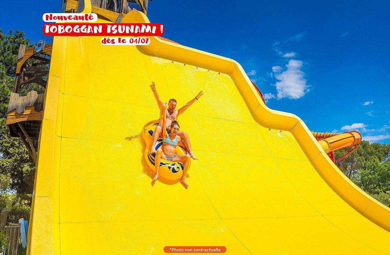 Tobog�n Tsunami gigante y flotador, camping CAPFUN Curty's Jard sur Mer (85).