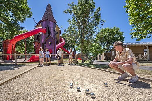 Petanca y juegos en el camping CAPFUN Curty's en Jard sur Mer (85).