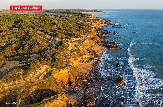 Jard-sur-Mer, costa rocosa, playas y bosque, lugar para visitar en Vendée.