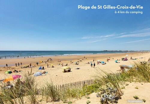 Amplia playa de arena en Saint-Gilles-Croix-de-Vie, Vend�e, perfecta para nadar.