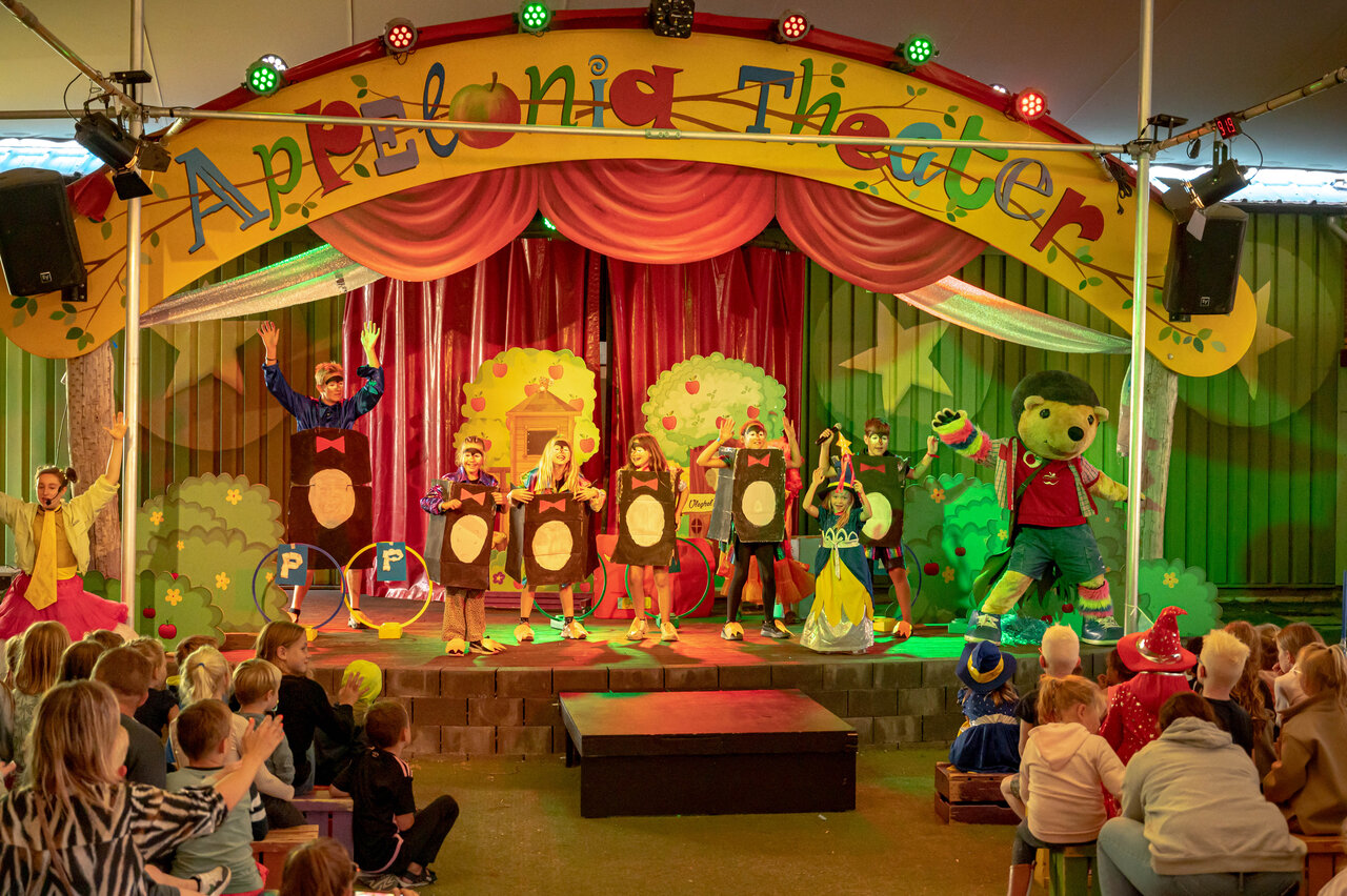 Espect�culo infantil Appelonia en el teatro del camping CAPFUN De Bongerd en Tuitjenhorn.
