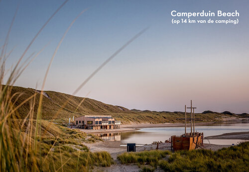 Playa de Camperduin, dunas, lago y restaurante, lugar turístico cerca de Tuitjenhorn.