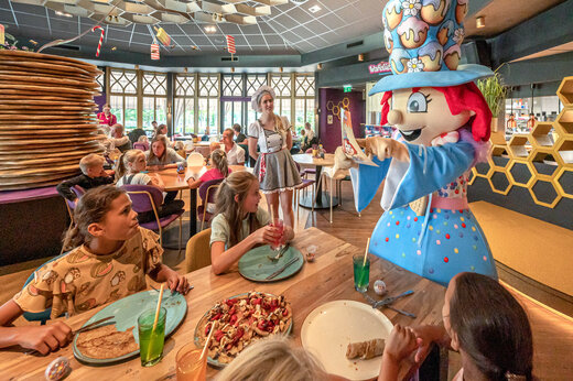 Restaurante con niños, mascota y tortitas en el camping CAPFUN De Bongerd a Tuitjenhorn.