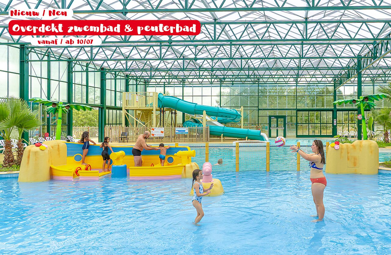Nueva piscina cubierta, tobog�n y piscina infantil en el camping CAPFUN De Eikenhof en Paasloo/Oldemarkt.