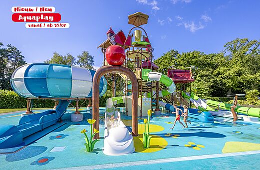 Zona Aquaplay con toboganes y juegos acuáticos en el camping CAPFUN De Pekelinge en Oostkapelle.