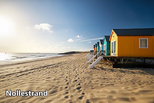 Cabañas de playa coloridas en la playa Nollestrand en Vlissingen, Zelanda.