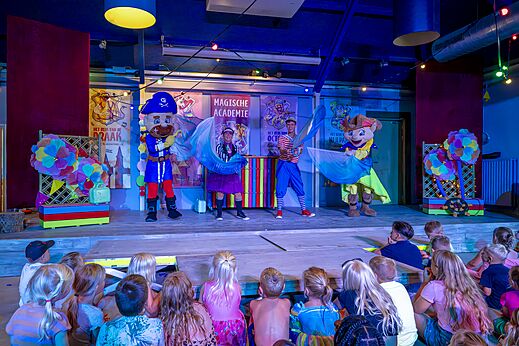 Espectáculo de animación infantil con mascotas en el camping CAPFUN De Rotonde en Enspijk.