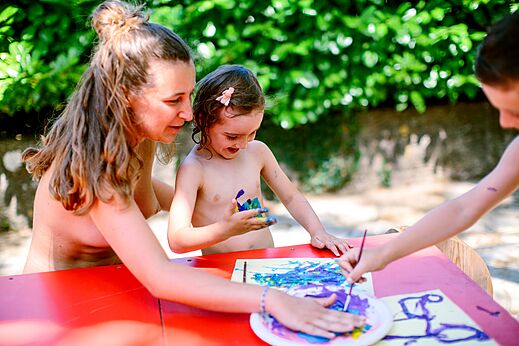 Taller de pintura creativa para todos en el camping LIBRANOO Naturista Belezy en B�doin (84).
