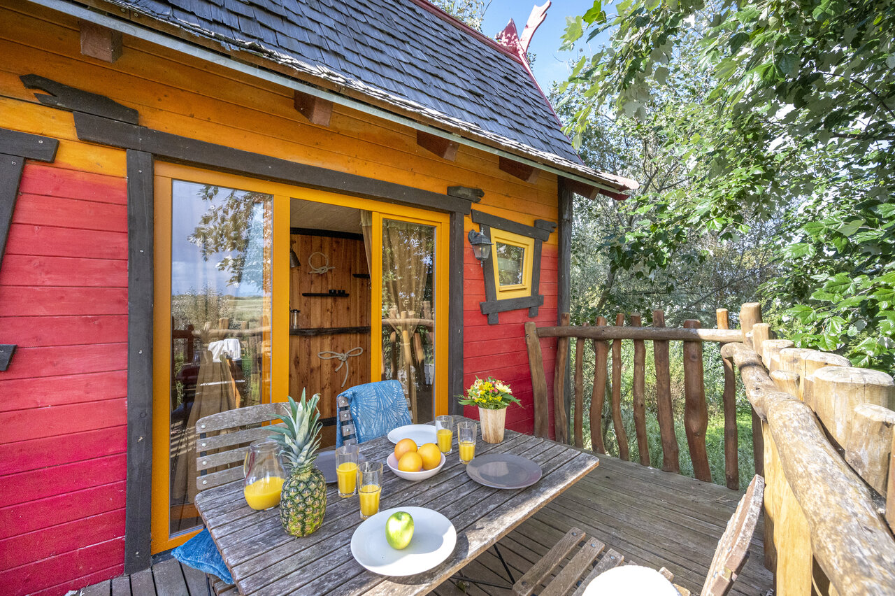 Casa en el �rbol, terraza en el camping CAPFUN Donjon de Lars en Courseulles-sur-Mer.