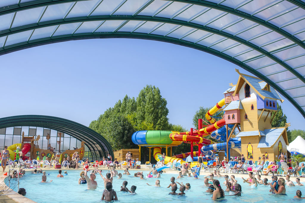 Donjon de Lars : Maisons dans les arbres, Camping Baja Normanda - 4