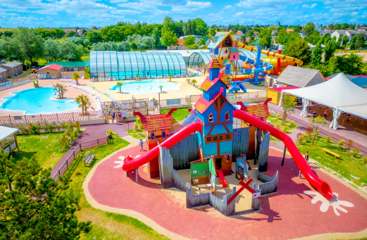 Donjon de Lars : Maisons dans les arbres, Camping Basse-Normandie