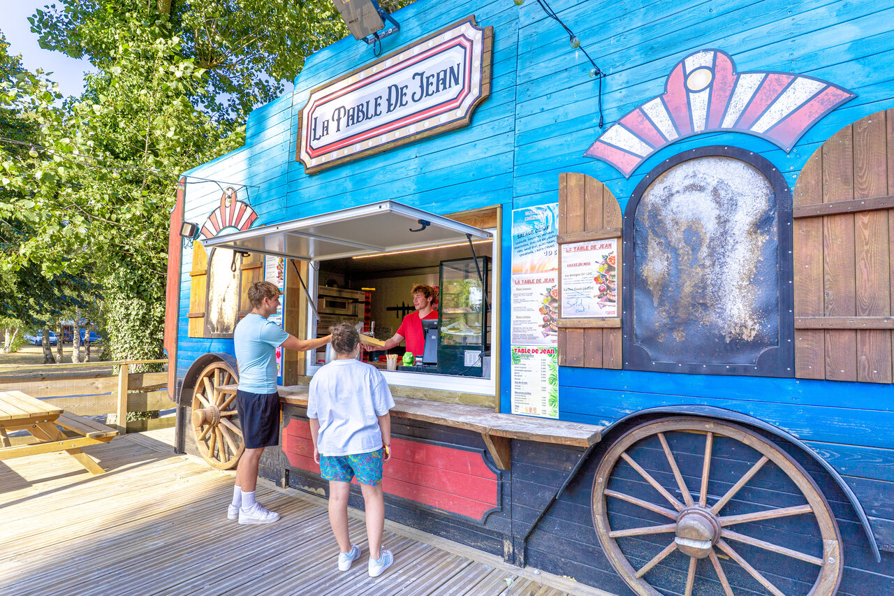 Food truck La Table de Jean, restauraci�n en camping CAPFUN Dune Fleurie.