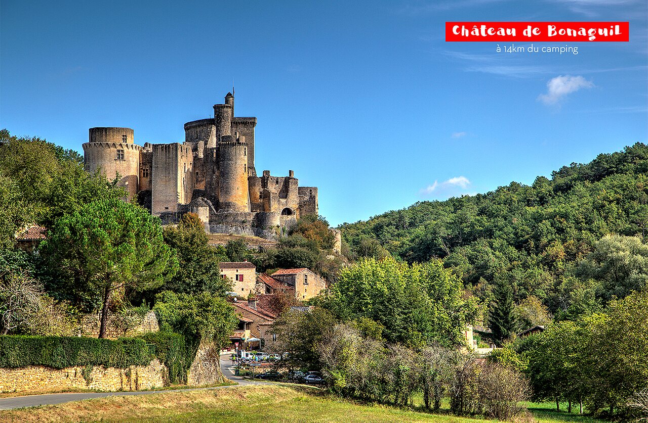 Majestuoso Castillo de Bonaguil, fortaleza medieval para explorar cerca de Duravel, Lot.