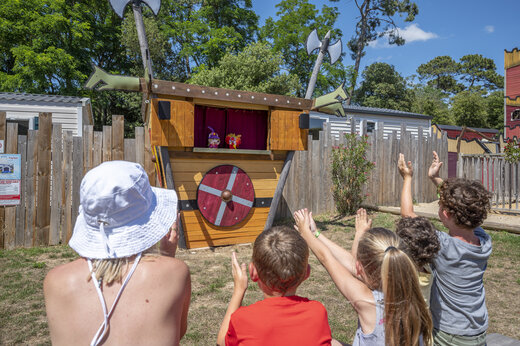 Espectáculo de marionetas para niños en el camping CAPFUN Ecureuils en JARD SUR MER (85).