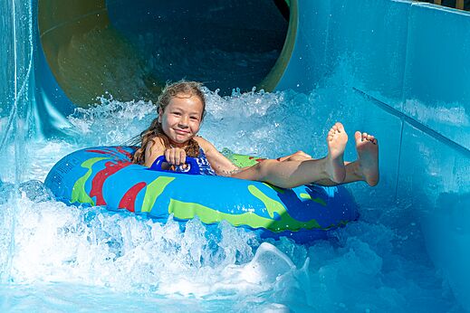 Tobog�n acu�tico en el camping VAGUES OCEANES Elys�e en Le Grau du Roi (30).