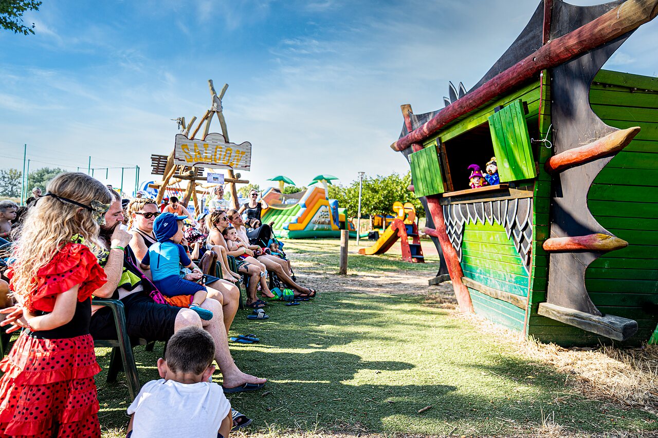 Espect�culo de marionetas y juegos infantiles en CAPFUN El Moli en Elne (66).