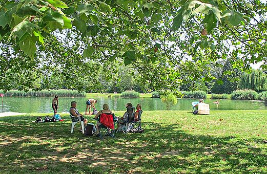 Lago, baño en el camping VAGUES OCEANES Lac d'Erstein en Erstein (67).