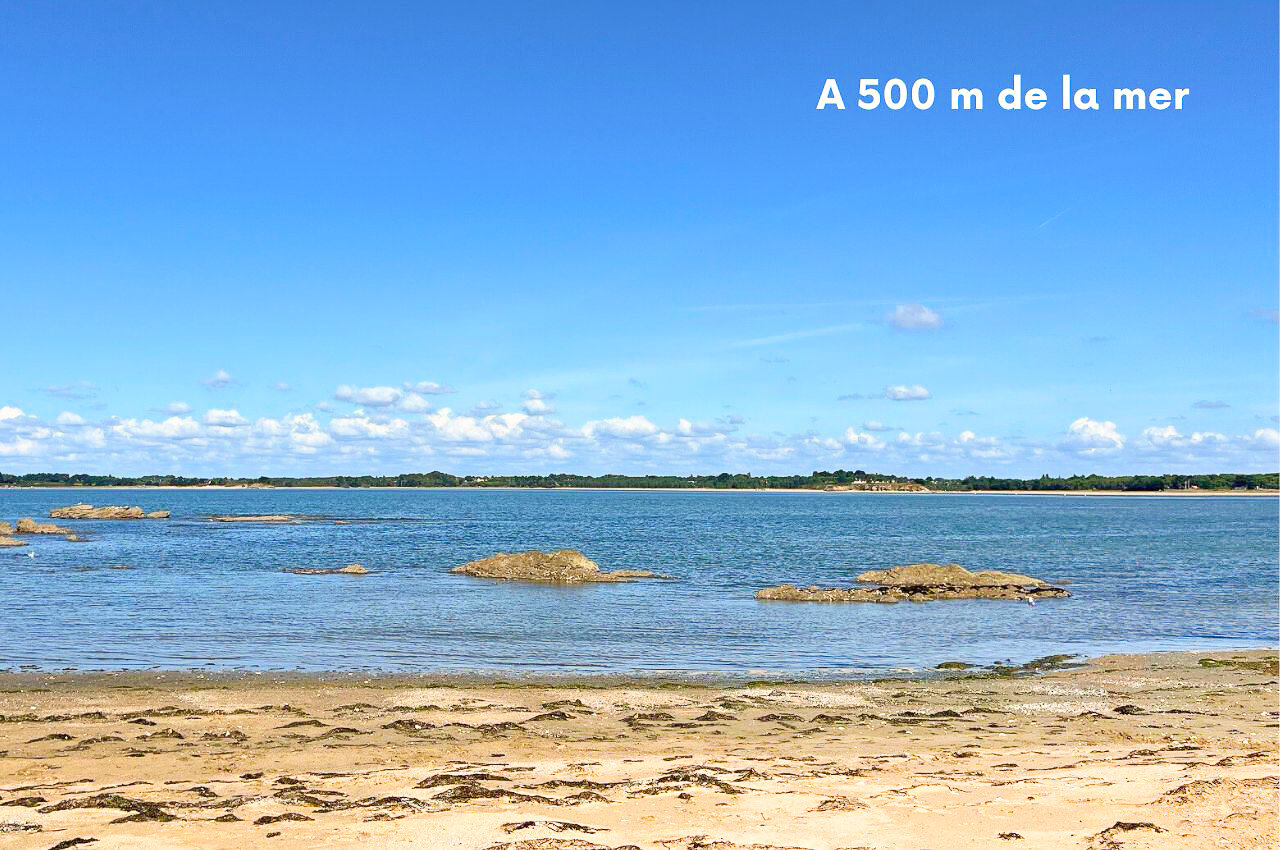 Playa de arena y mar en calma, a 500m del camping CLICOCHIC Etoile de Mer (44).