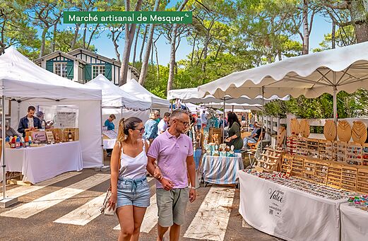 Mercado artesanal animado de Mesquer, una actividad para descubrir cerca del camping.